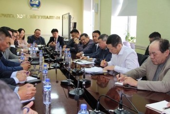 БХБ-ын сайд Х.Баделхан ТББ-уудын төлөөлөлтэй уулзав.